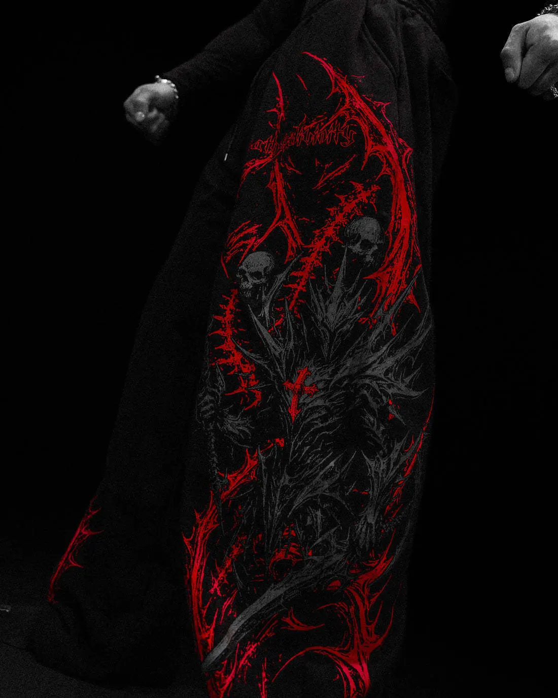 Jogger Breathe divinity negro con rojo